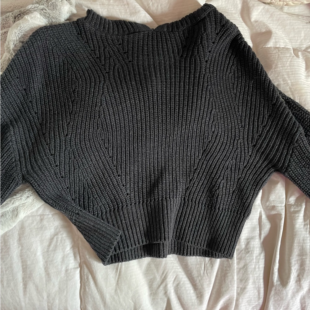 Hooded cropped knit sweater